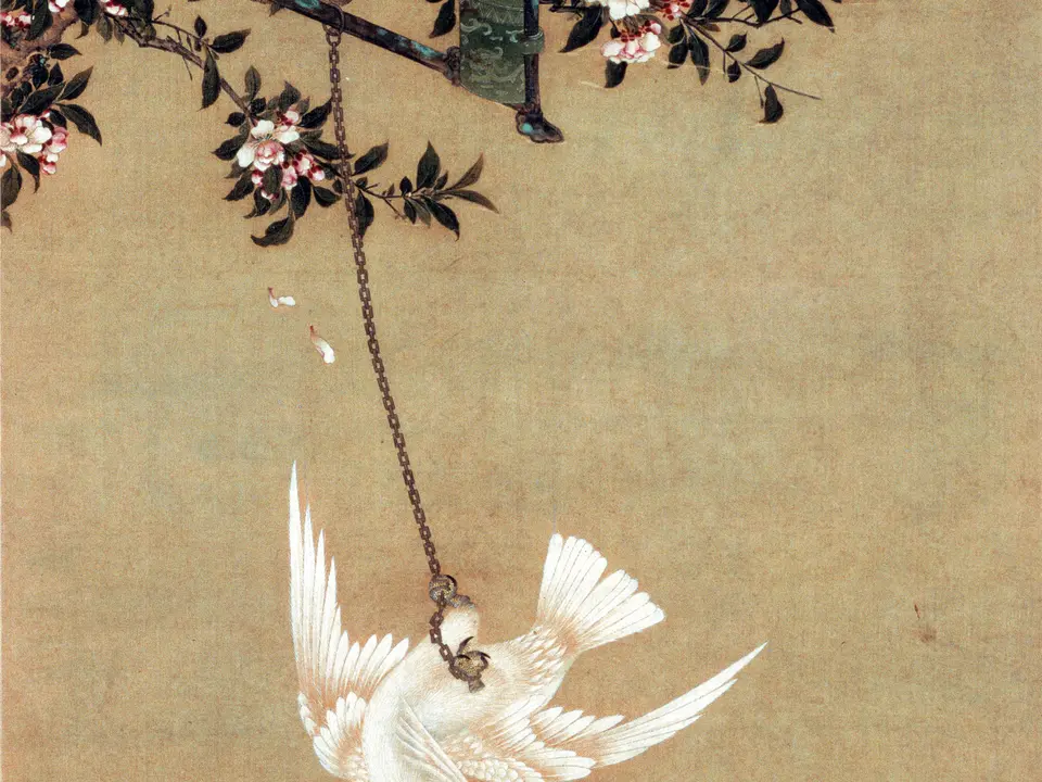清代胡湄《鹦鹉戏蝶图》全幅，绢本设色，98.2 × 50.3 cm